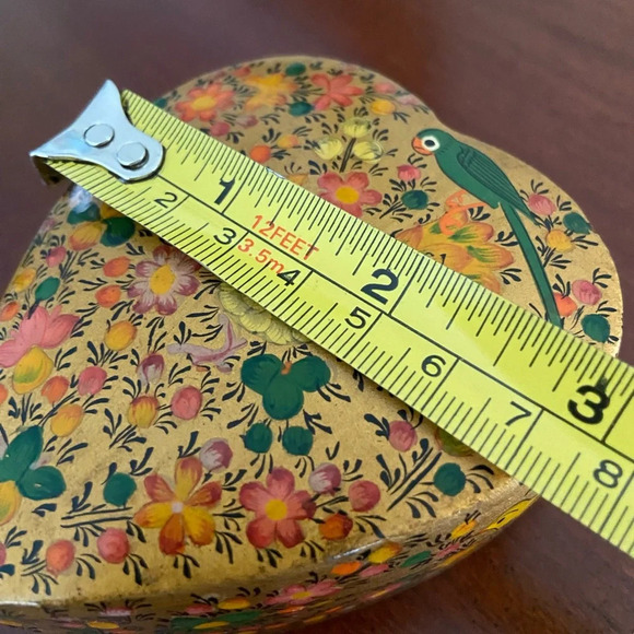 Vintage Hand Painted Lacquered Heart Shaped Wooden Trinket Box Kashmir India - Picture 9 of 11